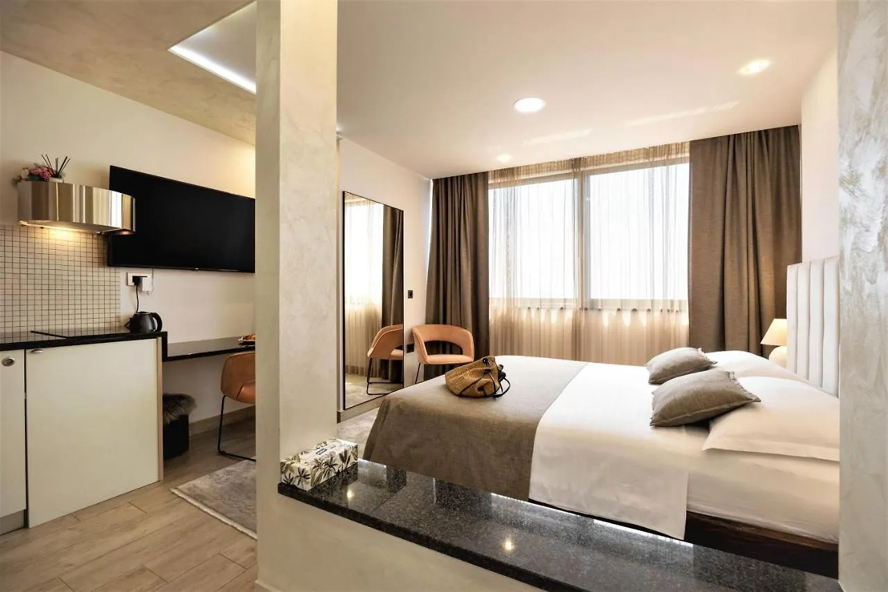 Island View Apartment Split
