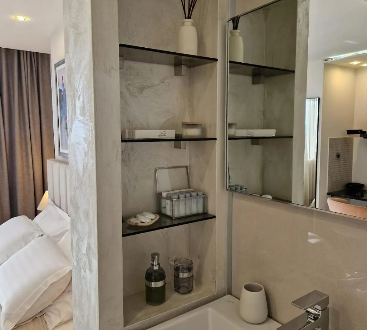 Island View Apartment Split