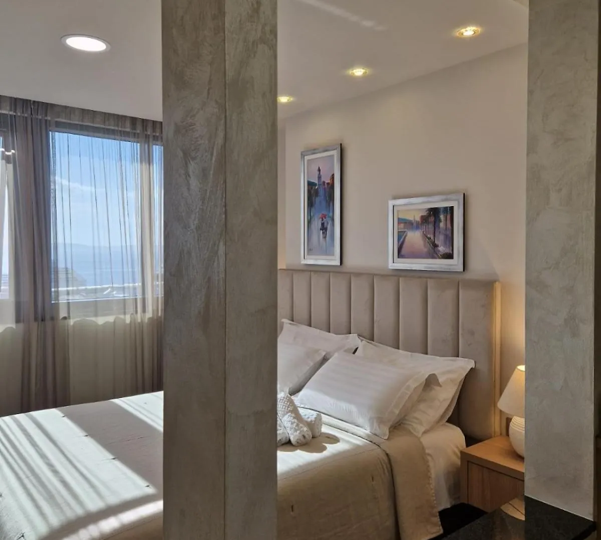 Island View Apartment Split