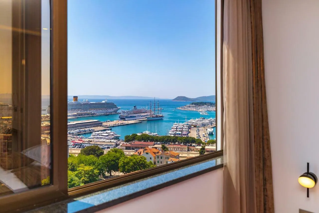 Island View Apartment Split