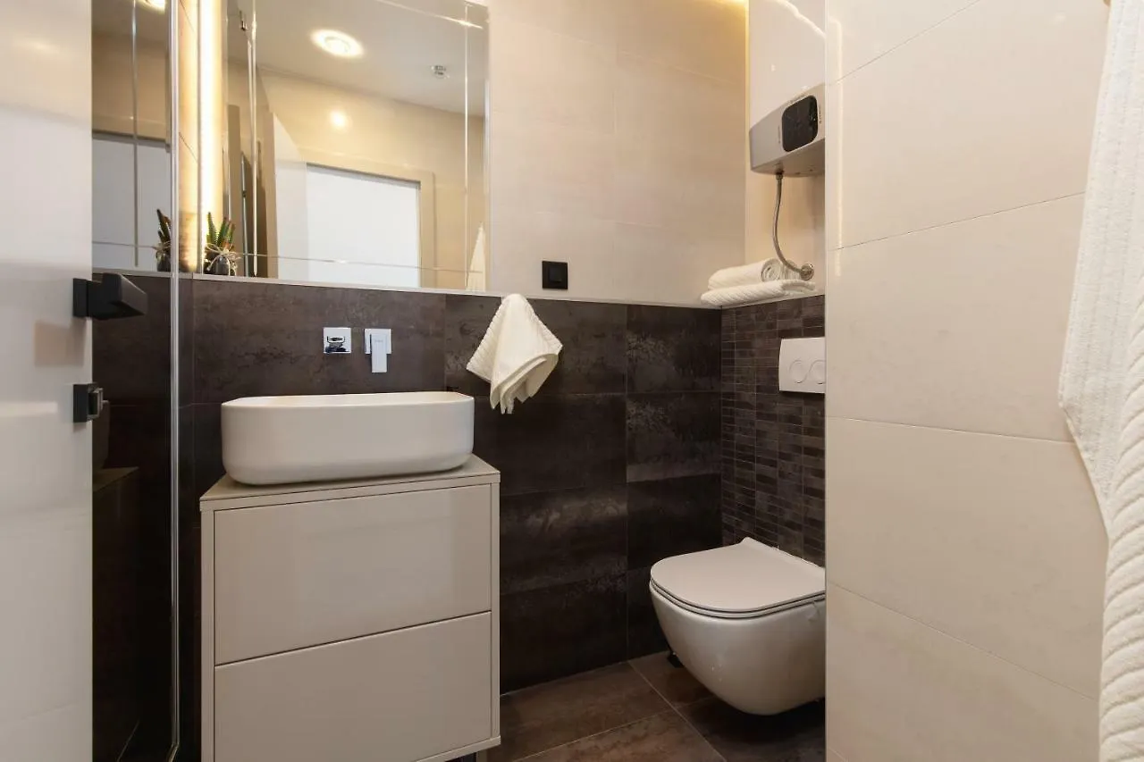 Island View Apartment Split